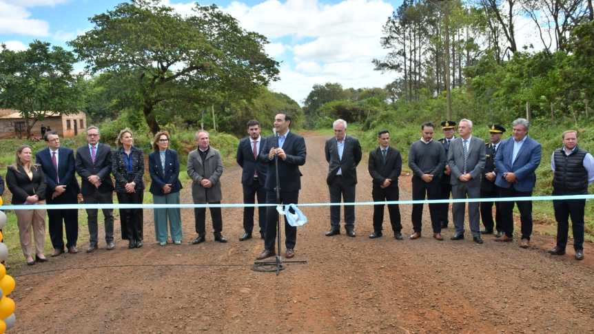 Valdés inauguró el enripiado de la Ruta 34 en el 146° aniversario de San Carlos