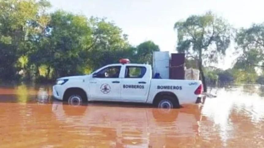 Creciente del río Uruguay: siguen evacuando a familias en una localidad de Corrientes.