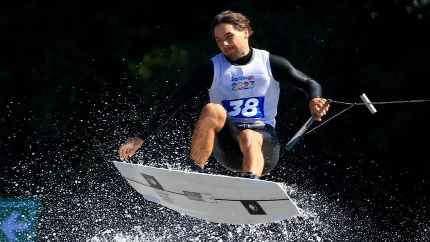 Kai Ditsch, medalla dorada en la categoría wakeboard masculino del esquí acuático.