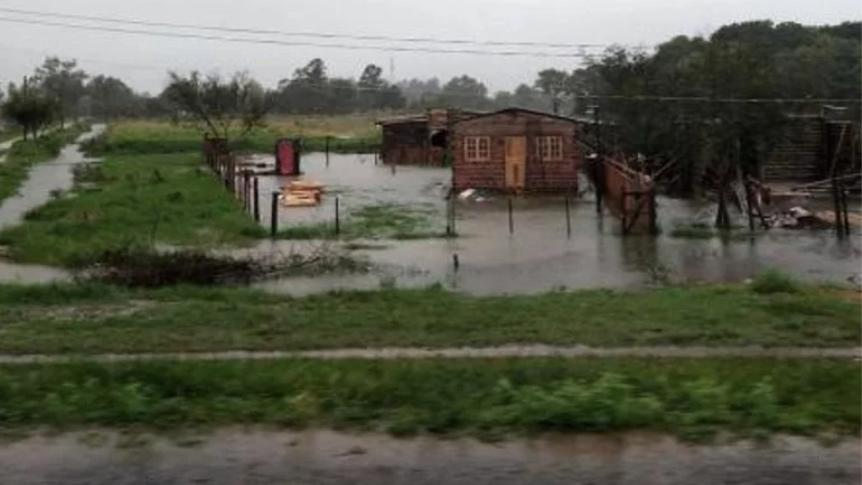 Estado de alerta en Ituzaingó: continúa la crecida del río y la evacuación de personas.