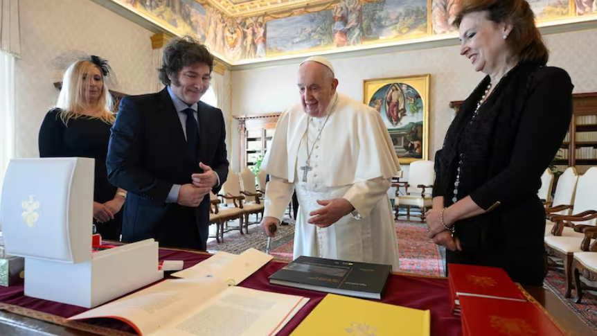 Tiempo récord, la audiencia de Javier Milei con el Papa duró una hora y fue “muy amable”